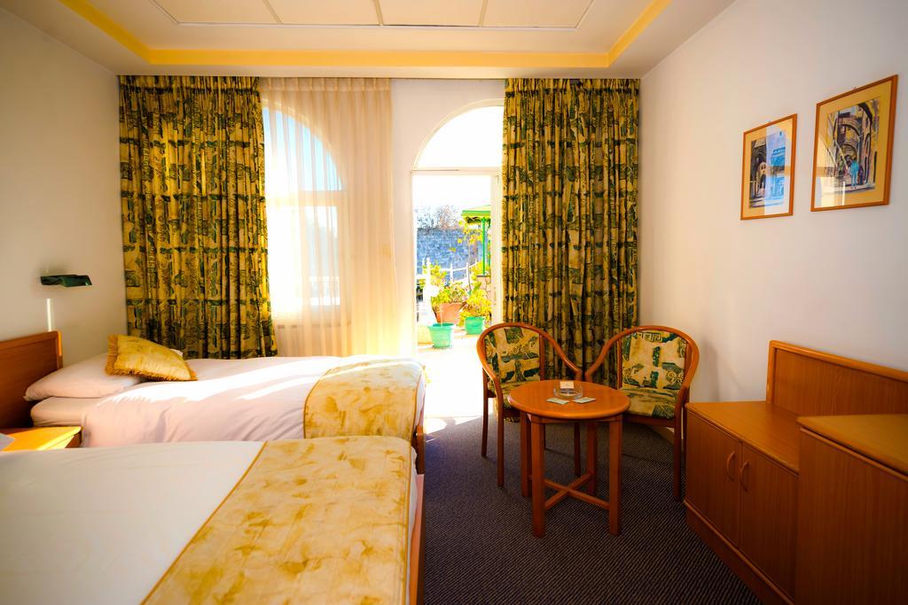 Golden Walls Hotel Иерусалим Экстерьер фото
